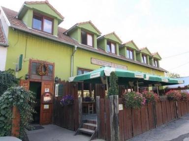 Pohled na penzion a restauraci