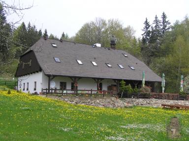 Rychta na Račánku - jarní pohled ze zahrady