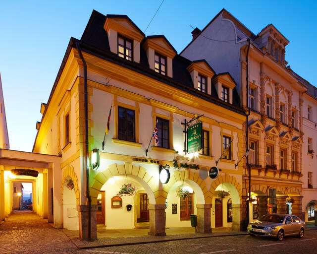 NELLY KELLY'S HOTEL