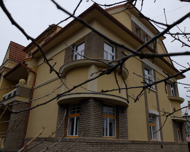 Apartmán ve žlutým domě