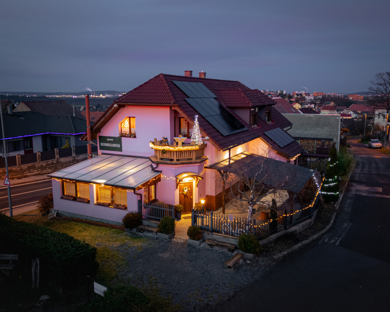 Restaurace a penzion U kostela