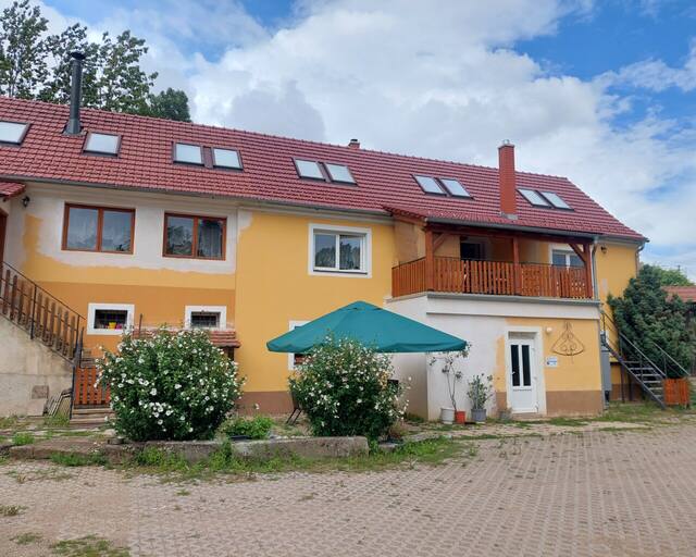 Rodinné ubytování ve dvoře