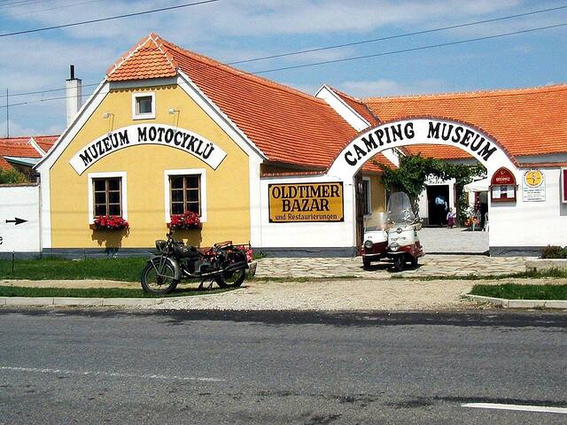 Muzeum Lesná:Penzion a camping