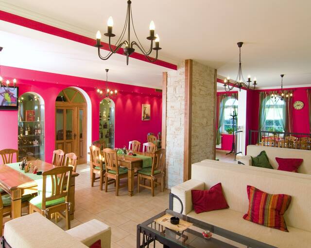 Gurmania Hotel