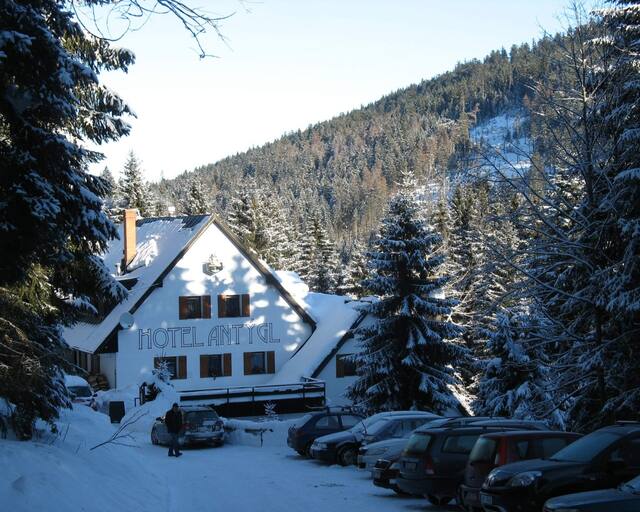 Hotel Antýgl