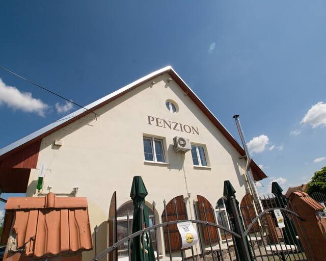 Penzion Kometa - rodinný pobyt u Novomlýnských jezer s komfortem, restaurací a dětskou zónou